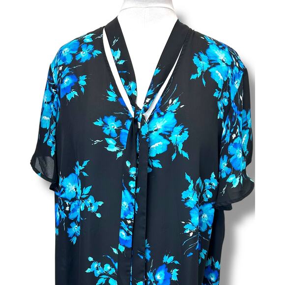 Torrid Women’s Short Sleeve Black Floral Print Top, size 4X - Picture 5 of 13